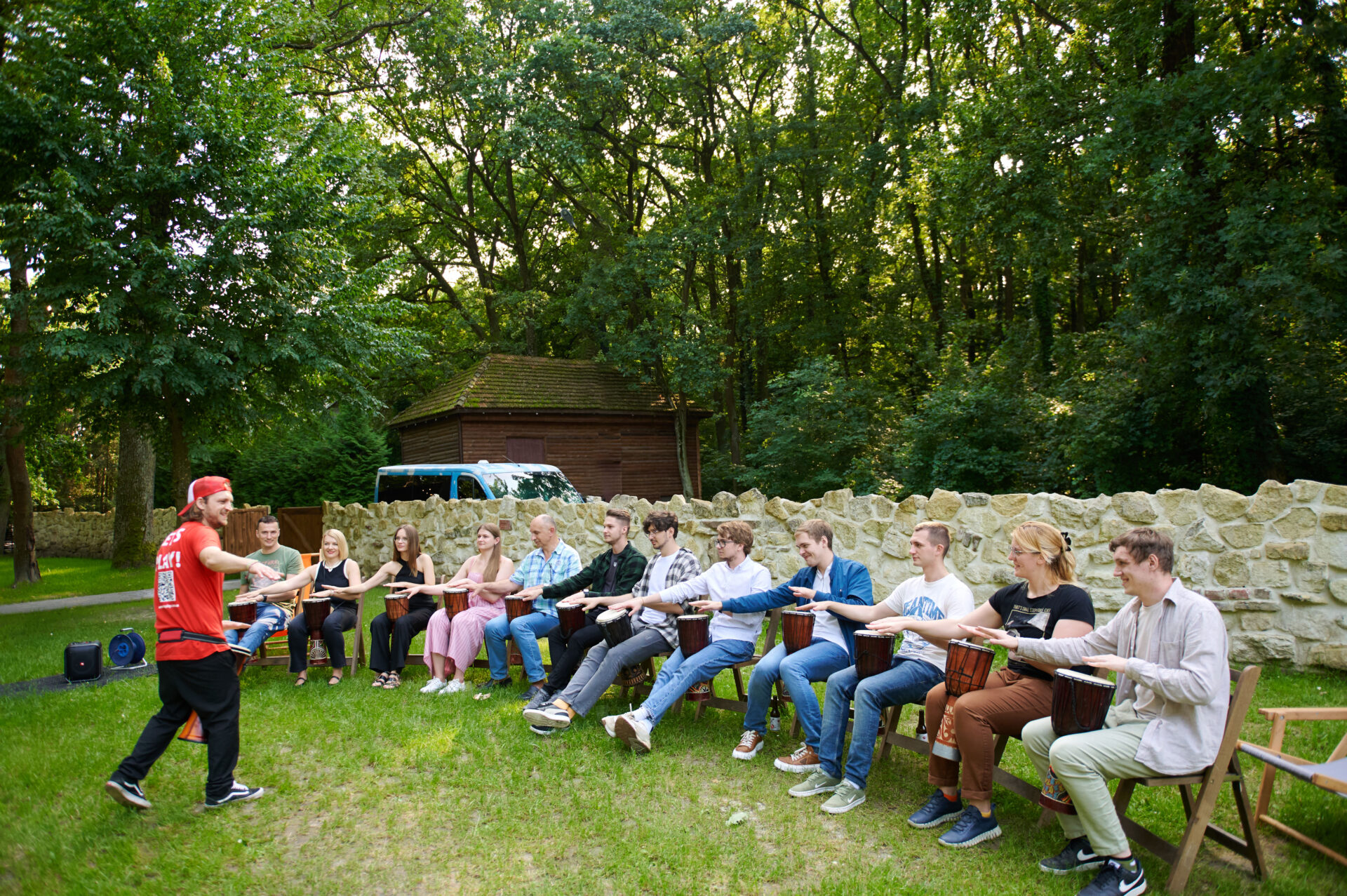 Уроки з гри на джембе
