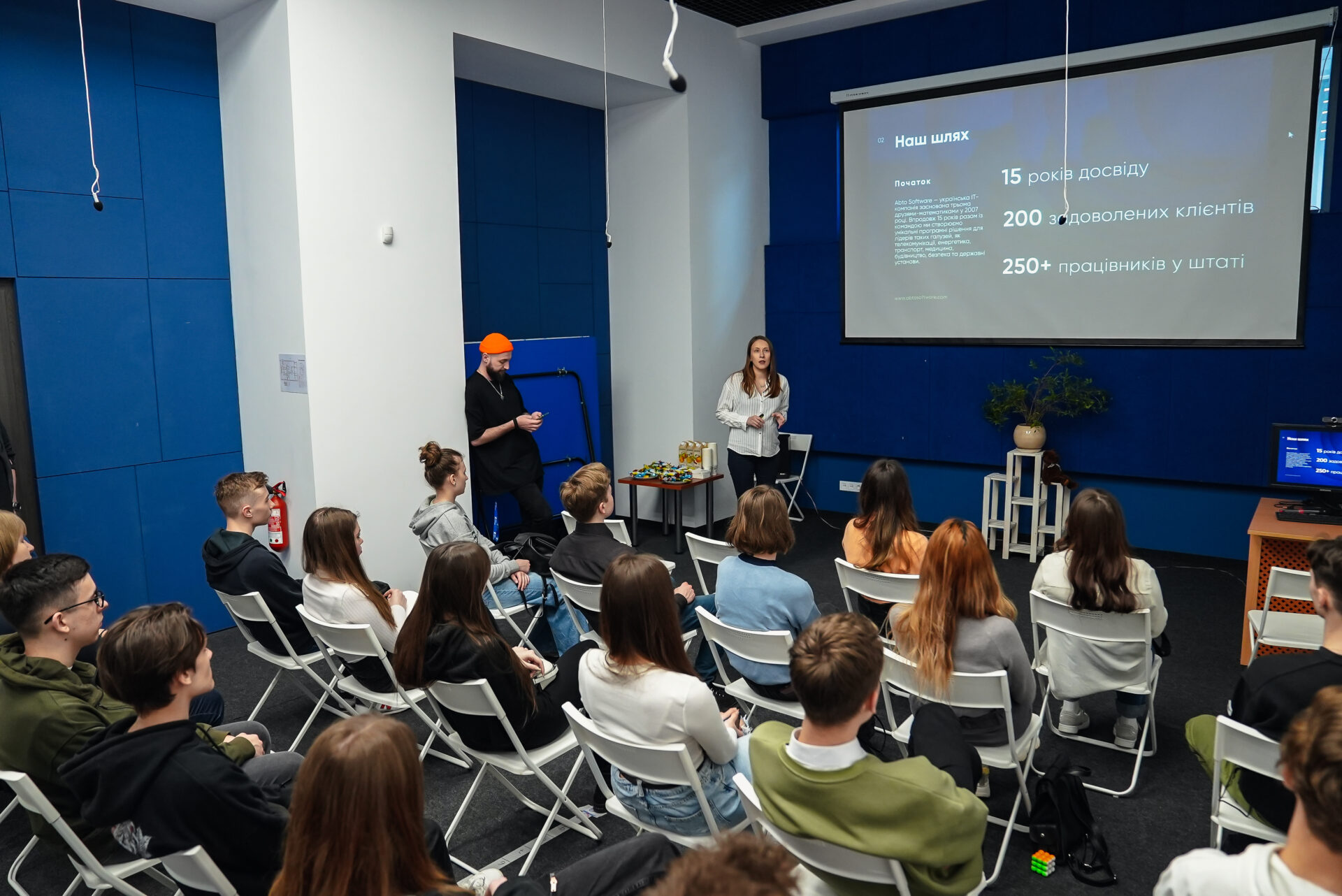 Екскурсія офісом для студентів
